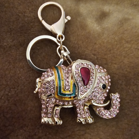 6 x 4 cm, Austrian Crystal Elephant Key Chain, NWT! - Picture 1 of 4